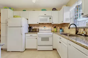 2929 SE Ocean Blvd, Stuart, FL 34996 - Photo 9