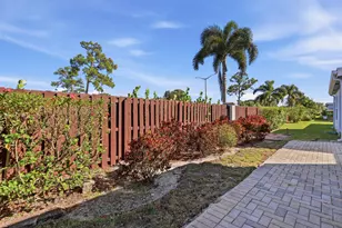 4330 Lucerne Villas Ln, Lake Worth, FL 33467 - Photo 11