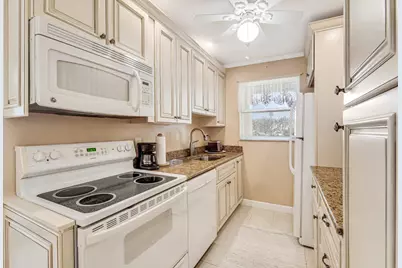 7206 W Oakridge Circle #D, Lake Worth, FL 33462 - Photo 9