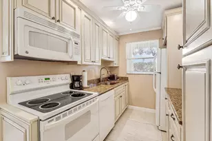 7206 W Oakridge Cir, Lake Worth, FL 33462 - Photo 9