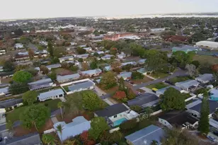 1301 SE Sandpiper Ln, Stuart, FL 34996 - Photo 41