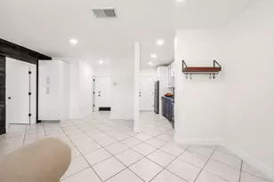 299 SW 7th St, Boca Raton, FL 33432 - Photo 9