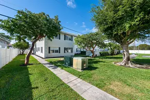 299 SW 7th St, Boca Raton, FL 33432 - Photo 23