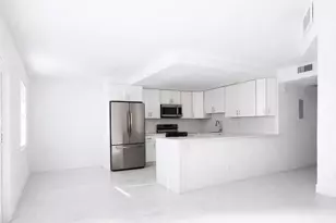 2003 Lincoln A, Boca Raton, FL 33434 - Photo 9