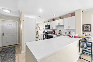 4 Stratford Dr E, Boynton Beach, FL 33436 - Photo 7