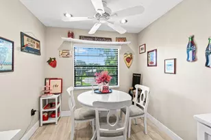 4 Stratford Dr E, Boynton Beach, FL 33436 - Photo 9