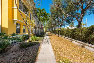 960 Millbrae 3 Court #3, West Palm Beach, FL 33401 - Photo 3