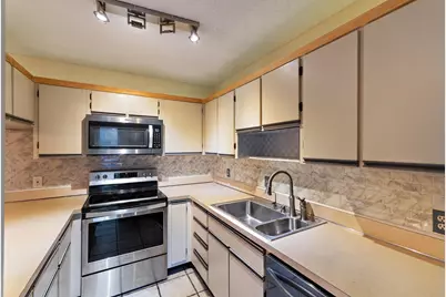 402 SE Castle Court, Port Saint Lucie, FL 34952 - Photo 17