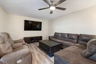 402 SE Castle Ct, Port Saint Lucie, FL 34952 - Photo 3