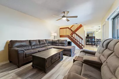 402 SE Castle Court, Port Saint Lucie, FL 34952 - Photo 9