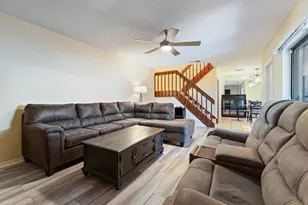 402 SE Castle Ct, Port Saint Lucie, FL 34952 - Photo 9