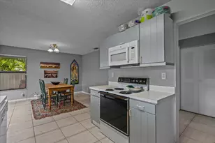 2537 Bedford Mews Dr, Wellington, FL 33414 - Photo 9