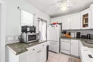 2121 NE 1st Ct, Boynton Beach, FL 33435 - Photo 7