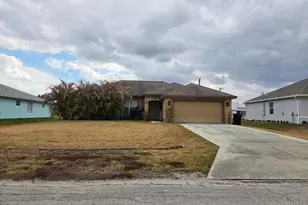542 SW Prater Ave, Port Saint Lucie, FL 34953 - Photo 1