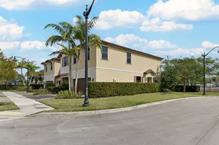 4622 Belgian Ln, Davie, FL 33314 - Photo 3