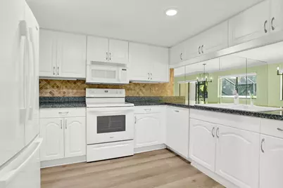 215 Oak Harbour Drive, Juno Beach, FL 33408 - Photo 9