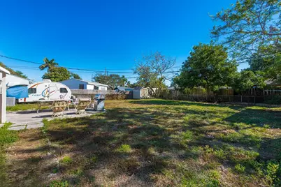 3914 Serubi Avenue, Palm Springs, FL 33461 - Photo 23