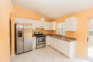 1718 SE Aires Ln, Port Saint Lucie, FL 34984 - Photo 5