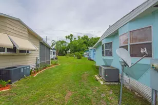 8 Brisa Ln, Port Saint Lucie, FL 34952 - Photo 27