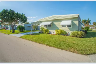 309 NE Pinelake Village Boulevard, Jensen Beach, FL 34957 - Photo 3