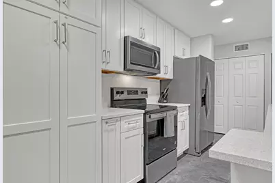 105 Half Moon Circle #F1, Hypoluxo, FL 33462 - Photo 11