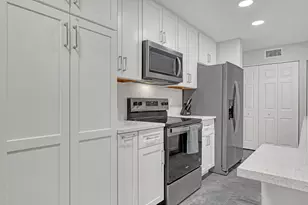 105 Half Moon Cir, Hypoluxo, FL 33462 - Photo 11