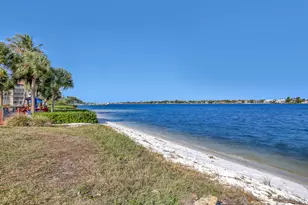105 Half Moon Cir, Hypoluxo, FL 33462 - Photo 21