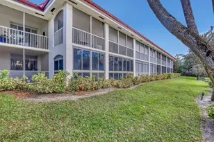 105 Half Moon Cir, Hypoluxo, FL 33462 - Photo 17