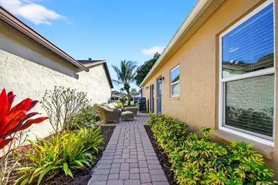 5198 Mirror Lakes Boulevard, Boynton Beach, FL 33472 - Photo 3