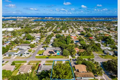 609 S Arnold Avenue S, Lantana, FL 33462 - Photo 7