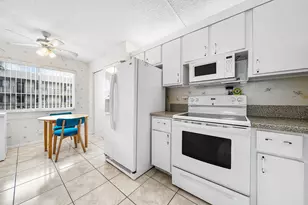 3146 Via Poinciana, Lake Worth, FL 33467 - Photo 5