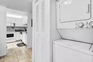 3146 Via Poinciana, Lake Worth, FL 33467 - Photo 19