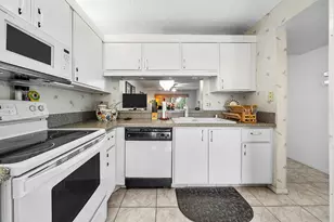 3146 Via Poinciana, Lake Worth, FL 33467 - Photo 7