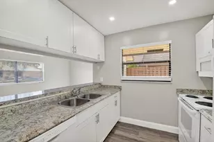 484 Springdale Cir, Palm Springs, FL 33461 - Photo 7