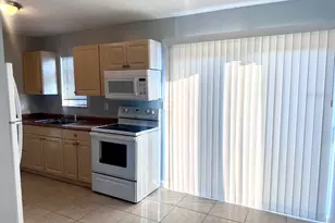 9326 Sunrise Dr, West Palm Beach, FL 33403 - Photo 11