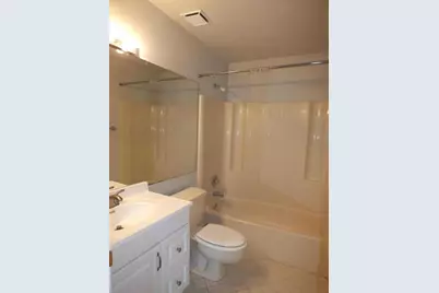 300 E Club Circle #201, Boca Raton, FL 33487 - Photo 7
