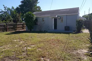 522 W 3rd St, Riviera Beach, FL 33404 - Photo 3
