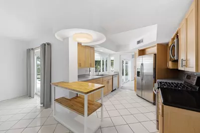 9696 Honeysuckle Avenue, Palm Beach Gardens, FL 33410 - Photo 15