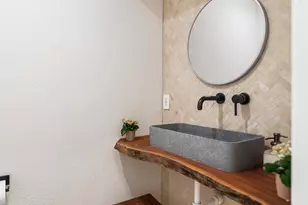 7820 Hawthorne Ave, Miami Beach, FL 33141 - Photo 23