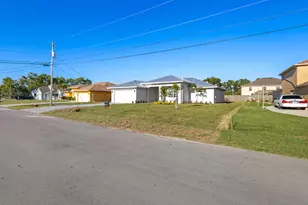 5271 NW Mayfield Ln, Port Saint Lucie, FL 34983 - Photo 11