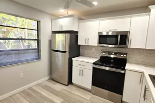 1001 Colony Point Cir, Pembroke Pines, FL 33026 - Photo 11