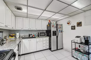 470 Executive Center Dr, West Palm Beach, FL 33401 - Photo 23