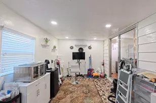 180 Shari Dr, West Palm Beach, FL 33409 - Photo 21