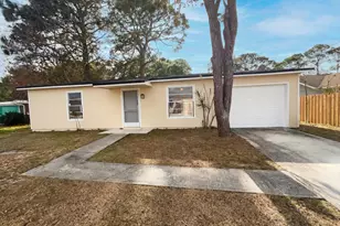 1118 SE Proctor Ln, Port Saint Lucie, FL 34983 - Photo 1