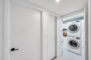 665 NE 25th St, Miami, FL 33137 - Photo 25