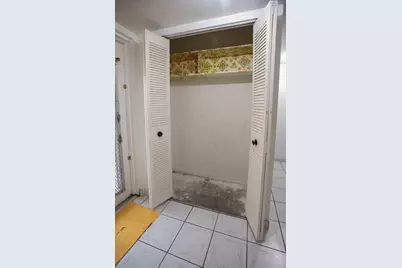 9041 Sunrise Lakes Boulevard #111, Sunrise, FL 33322 - Photo 11