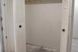 9041 Sunrise Lakes Blvd, Sunrise, FL 33322 - Photo 11