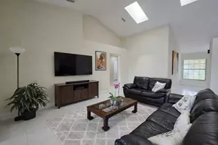 10870 Lakemore Ln, Boca Raton, FL 33498 - Photo 7