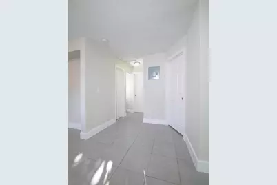 1126 NE 16th Place #3, Fort Lauderdale, FL 33305 - Photo 5