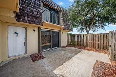 388 Lake Arbor Drive, Palm Springs, FL 33461 - Photo 33